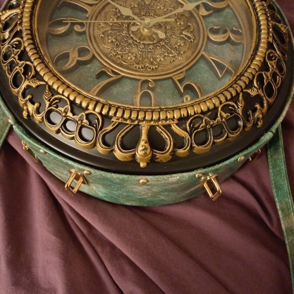 Unique, charming PU vegan leather clock bag - Picture 5 of 6